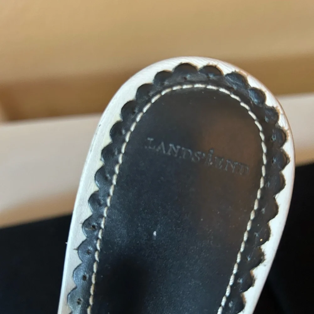 Lands End spectator pumps.  Black and White. Kitten heel, size 9.5. - Picture 6 of 11